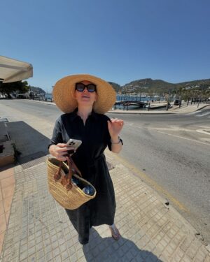 Patricia Kelly Instagram - Summer dream..☀️♥️ love, music& sun! So thankful for everything and my big love @denis.sawinkin.official 💋
How is your summer so far?😃
 #summervacation #mallorca #secondhome #recovery #health #nature #love #familytime #patriciakelly #kellyfamily #thekellyfamily