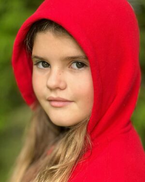 Patricia Paquin Instagram - Mon petit chaperon rouge ❤️ #florence