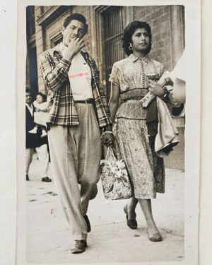 Paty Díaz Instagram - Yo… y mi origen 
🤍 Los extraño!
#tbt 🌬️⏳ #50s #90s