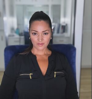 Paula Garcés Instagram - Feeling Blessed lots of zoom meetings for Directing wish me luck!
Deseame suerte zoom meetings para dirigir Television!!
Gracias 🙏 ❤️💋😘
#director 
#femaledirector
#latinadirector 
#actor 
#producer
#actriz