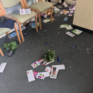Paula Lane Instagram - Told you I had a smashing time! When an actor gets free rein to let loose 🤣 saved this to share with you all. Trying not to give too many spoilers! 
@emmerdale 
@itv 
@matthiltondir

Thanks to our wonderful crew who had to keep clearing up the aftermath to go again!