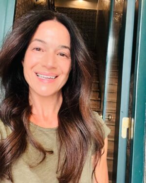 Paula Neves Instagram - Dia de self-care, dia de me sentir bonita e dia de voltar à casa que trata de mim ❤️ É tão bom! 
@samuelrocher_coiffeur @leandrosilvacoutinho @guilhermelucenah