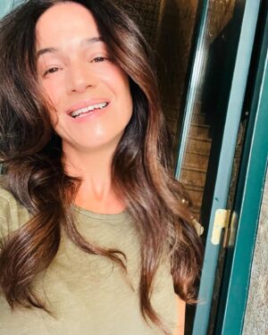 Paula Neves Instagram - Dia de self-care, dia de me sentir bonita e dia de voltar à casa que trata de mim ❤️ É tão bom! 
@samuelrocher_coiffeur @leandrosilvacoutinho @guilhermelucenah