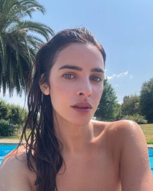 Paula Prendes Instagram - El Verano del Norte tralará! Que el Amor y la Intuición guíen tu conocimiento…Y poco más que decir. Mismos escenarios, mismos afectos 🏠 @carmen_prendes @belenmartineztuero