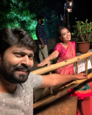 Pavithra Janani Instagram - Sharing yet another strand from ER memories!
VETRI ~ MALAR for you all ❤️🌹

#vetrimalar #vetri #malar #er #eeramanarojave #memory #reelpair #vijaytv #pavithrajanani #dhiraviam #spreadlove #peace