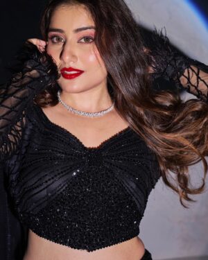 Payal Gupta Instagram - Who i am 🖤🖤
@studio11capturing 
Pc- @hardik_photoshop_077 
.
.
.
.
#photoshoot #black #instapost #newpost #pictureperfect #instagram #guptainji #payalgupta #ootd #ethinic