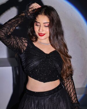 Payal Gupta Instagram - Who i am 🖤🖤
@studio11capturing 
Pc- @hardik_photoshop_077 
.
.
.
.
#photoshoot #black #instapost #newpost #pictureperfect #instagram #guptainji #payalgupta #ootd #ethinic