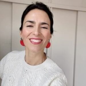Paz Bascuñan Instagram - Cuéntame que te leo! 
@cuentocortto 
@radiolaclave