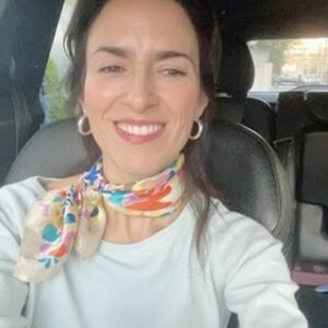 Paz Bascuñan Instagram - Hoy en #cuentocorto por @radiolaclave 
! CUÉNTAME! Que te leo❤️
