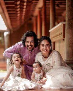 Actress Pearle Maaney HD Photos and Wallpapers January 2025