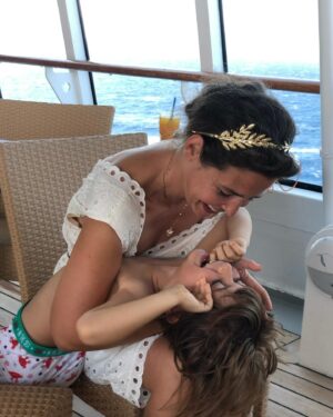 Pelin Batu Instagram - Patmos, Rodos, Girit, Santorini, Atina ve Mykonos gezimiz mitolojinin izinde tarihi mekanlar ve müzelerde gezdik. Katılan herkese ve emeği geçenlere müteşekkirim- en büyük hayalim oğlumun benim gibi şanslı olup babası ve annesi tarafından dünyayı gezmesi ve mutlu, iyi bir insan olması. Bugün babamın doğumgününde onu özlemle anıyorum