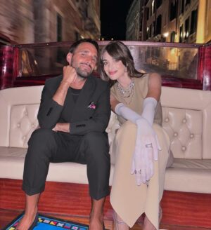 Pilar Fogliati Instagram - Last night🤍 @pomellato 
@venetianheritage 

@delcoreofficial 
Styled by @rebeccabaglini 
@mariameinero 

Grazie 🫶🏻
@andreasmercante 
@edoardoa

HM @massimoserini.official 
@roberta_anzaldi_makeup_