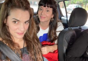 Pilar Gamboa Instagram - Va un único posteo para miles de cosas que me alegran la existencia y que me hacen sentir el privilegio de vivir de lo que me fascina. 
LA PRIMERA volvemos a partir de mañana con el OBRON de Romina Paula y nuestra compañía el silencio se llama “Sombras, por supuesto” y me arriesgo a decir que es de las mejores que hicimos juntos. Vamos a hacer sábado domingo y lunes 20 hs en arthaus central y las entradas se venden ya mismo por Alternativa Teatral. Vengan ! 

SEGUNDO: Se estrenó en Netflix ENVIDIOSA llegué tarde al bombo masivo pero acá estoy para decir que haciéndola nos reímos muchísimo y llegué hoy de viaje y varias personas me pararon para agradecer la risa. Es un semillero de gente talentosa esta serie. Véanla ! 

TERCERO: Nominaron División Palermo como mejor comedia para los premios EMMY y yo tengo la sensación de cuando haces Doble generala. 

Bueno, mi vida es un privilegio 
Les dejó un popurrí de fotos de todo 
Gracias ❤️