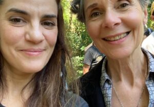 Pilar Gamboa Instagram - Va un único posteo para miles de cosas que me alegran la existencia y que me hacen sentir el privilegio de vivir de lo que me fascina. 
LA PRIMERA volvemos a partir de mañana con el OBRON de Romina Paula y nuestra compañía el silencio se llama “Sombras, por supuesto” y me arriesgo a decir que es de las mejores que hicimos juntos. Vamos a hacer sábado domingo y lunes 20 hs en arthaus central y las entradas se venden ya mismo por Alternativa Teatral. Vengan ! 

SEGUNDO: Se estrenó en Netflix ENVIDIOSA llegué tarde al bombo masivo pero acá estoy para decir que haciéndola nos reímos muchísimo y llegué hoy de viaje y varias personas me pararon para agradecer la risa. Es un semillero de gente talentosa esta serie. Véanla ! 

TERCERO: Nominaron División Palermo como mejor comedia para los premios EMMY y yo tengo la sensación de cuando haces Doble generala. 

Bueno, mi vida es un privilegio 
Les dejó un popurrí de fotos de todo 
Gracias ❤️