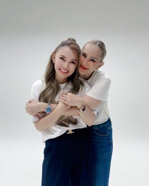Pimonwan Hoonthongkam Instagram - ลูกสาว ดับเบิ้ลยู สวยจริงทุกคนเลยค่ะ @lewmanas