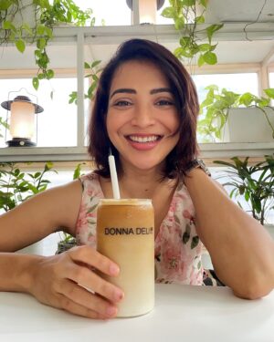 Plabita Borthakur Instagram - Perfect Sunday : lunch date followed by unplanned coffee date at @donnadelibombay with the lovebirds! 😍
I love places that serve good food and equally good coffee! 💗
Thank you for the lovely experience @dhavaludeshi @pawanshahri @nikitaharisinghani @adityawanwari 
.
.
.
.
.
.
.
.
#plabitaborthakur #sunday #weekend #lunchdate #coffeedate #familytime #eatingout #happiness #love