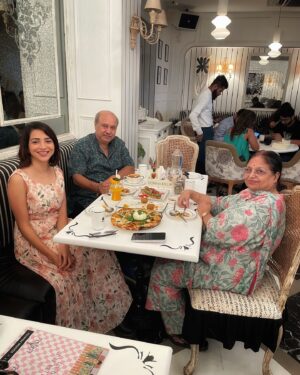 Plabita Borthakur Instagram - Perfect Sunday : lunch date followed by unplanned coffee date at @donnadelibombay with the lovebirds! 😍
I love places that serve good food and equally good coffee! 💗
Thank you for the lovely experience @dhavaludeshi @pawanshahri @nikitaharisinghani @adityawanwari 
.
.
.
.
.
.
.
.
#plabitaborthakur #sunday #weekend #lunchdate #coffeedate #familytime #eatingout #happiness #love