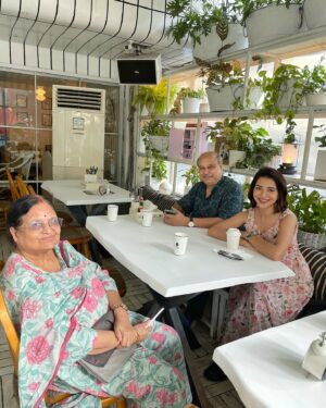 Plabita Borthakur Instagram - Perfect Sunday : lunch date followed by unplanned coffee date at @donnadelibombay with the lovebirds! 😍
I love places that serve good food and equally good coffee! 💗
Thank you for the lovely experience @dhavaludeshi @pawanshahri @nikitaharisinghani @adityawanwari 
.
.
.
.
.
.
.
.
#plabitaborthakur #sunday #weekend #lunchdate #coffeedate #familytime #eatingout #happiness #love