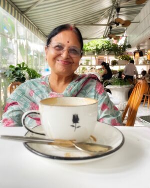 Plabita Borthakur Instagram - Perfect Sunday : lunch date followed by unplanned coffee date at @donnadelibombay with the lovebirds! 😍
I love places that serve good food and equally good coffee! 💗
Thank you for the lovely experience @dhavaludeshi @pawanshahri @nikitaharisinghani @adityawanwari 
.
.
.
.
.
.
.
.
#plabitaborthakur #sunday #weekend #lunchdate #coffeedate #familytime #eatingout #happiness #love
