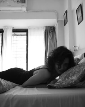 Plabita Borthakur Instagram - What to do when you don’t feel like getting out of bed? Model in bed 😋
Lately, I’ve been finding it tough to leave the comfort of my bed unless absolutely necessary. What finally helped was accepting that if my body and mind need rest, it’s okay to stay in bed—guilt-free. By embracing that time, I eventually stopped struggling once I felt truly ready again.

Photography : @mayank99683 
HMU : @halohues.by_parisadias @hmua_rakshapatel._ 
.
.
.
.
.
.
.
.
#plabitaborthakur #outofbedlook #photoshoot #comfortzone #health #mentalhealth #mood #love #melancholy