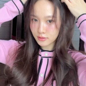 Po Wichada Atiwesangkun Instagram - เกือบ 1 เดือนผ่านไป😍😍หลังจากทำผมสี violet red brown ที่ @tyk.hairstudio เริ่มเฟดแล้ว ดูละมุนตุ้นสุดๆ หน้าคือเหมือนใส่ฟิลเตอร์เลยยย แต่รูปทั้งหมดดดคือกล้องสดดด!!!!