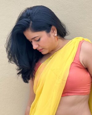Poonam Bajwa Instagram - ✨✨✨✨✨

📸📸 @curls_and_curves555
