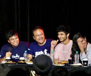 Poonam Pandey Instagram - A night to remember at India’s Got Latent with the amazing people on the panel @poonampandeyreal @viditchess @sagarshahchess @vivekmagic and @maisamayhoon 🔥

#indiasgotlatent #samayraina #poonampandey #balraj #viditgujrathi #sagarshah #vivekmagic #mumbai #therapy #comedians #indiehabitat #comedyclub #comedy #laughs #standup #standupcomedy #standupcomedian #standupcomedyshow #goodvibes #comedyshow #funnymemes #comedymemes