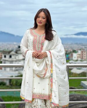 Prakriti Shrestha Instagram - 🤍🤍🤍🤍 Ishq ka rang 🤍🤍🤍

Outfit: @jhoomke_bulaki