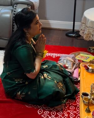 Pranathy Sadhanala Instagram - శుభోదయం నేస్తాలు💚 
అమ్మ ఆశీస్సులు అందరిపై ఉండాలని కోరుతూ నాల్గవ శ్రావణ శుక్రవారం శుభాకాంక్షలు 🙏
#goodmorning 
#godessyouall 
#pranathymanasupalike