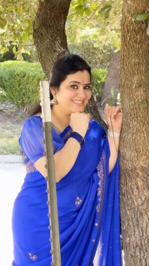 Pranathy Sadhanala Instagram - శుభోదయం నేస్తాలు💙 కూసింది కోయిలమ్మా💙
#goodmorning 
#godblessyouall 
#sareelove 
#koosindikoyilamma 
#abbayigaru 
#sareecollection 
#reelitfeelit 
#💙 
#explorepage✨ 
#pranathymanasupalike