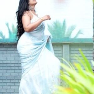Preethi Kitchappan Instagram - Nee pogum theruvil aangalai vidamatean ❤️

Costume courtesy @neka_chandra …this girl deserves all the attention in the world… she made my blouse within minutes and brought in such detail to it… made it look so elegant as that blouse only had 4 strings attached to it and scared the shit out of me…girl post that blouse if you can and tag me…such a talented designer… kudos to you girl… it was a dream wearing you….❤️ 

As always hair and makeup by the magical @jothimuthuram …❤️

Shot by @24x7studioo 

#indian #desi #instagram #instagood #reels #explore #instamood #fyp #reelsinstagram #explorepage #kamalhaasan #tamilcinema #tamil #tamilsongs #trendingreels #viralvideos #instalike #instafashion #saree #sareelover #sareelove