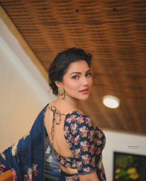 Preety Kongana Instagram - 💙🩶💙 

📸 @bikashsaikia_photography 
💄 @makeupartist_raghu_rekx

🫶🏻 @bidyut_rakesh