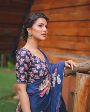 Preety Kongana Instagram - 💙🩶💙 

📸 @bikashsaikia_photography 
💄 @makeupartist_raghu_rekx

🫶🏻 @bidyut_rakesh