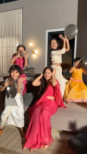 Princy Prajapati Instagram - Shah house madness!😝
.
.
.
.
.
#behindthescenes #funnyvideos #reelsinstagram #anupamaa #nishisaxenaa #ishani #mahi #pari #ansh #dimpy #funnyreels