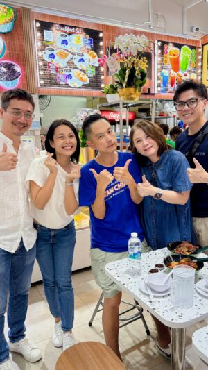 Priscelia Chan Instagram - Congratulations @chewchormeng 大哥 ，Sis Deon @tandeon and @misstamchiak on your second @tamchiakkopitiam opening at 212 Bidadari Park Drive # 03-01… yummlicious food from the stalls too 😍 生意兴隆！客似云来！ 🍍🍍🍍