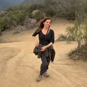 Priscilla Vargas Instagram - Mi primera cumbre!!!!!🙌🏻 ⛰️ 
Hasta que lo logré. Porque más vale tarde que nunca. 
Gracias @rodperezvergara y Simona🐶 por la paciencia y entusiasmo. 
La más feliz es la Chelita 🐾