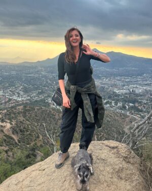 Priscilla Vargas Instagram - Mi primera cumbre!!!!!🙌🏻 ⛰️ 
Hasta que lo logré. Porque más vale tarde que nunca. 
Gracias @rodperezvergara y Simona🐶 por la paciencia y entusiasmo. 
La más feliz es la Chelita 🐾