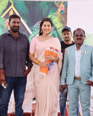 Priya Hegde Instagram - It was great honour to be part of a new venture launch @srearealtors ❤️#priyahegde 

#nellore #realestate #srearealestates #trust #investment #futuresecurity #investonlandtoday #safeinvestment #ilovesrealestate