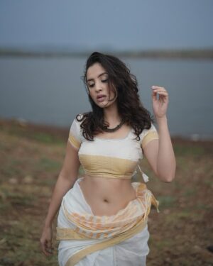 Priyanka KD Instagram - Saree lover ♥️…… 

#saree #sareelove #photoshoot #photooftheday #mumbai #picoftheday #priyankakholgade