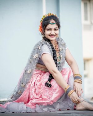 Priyanka Nalkari Instagram - #latepost #nomakeup #krishnastami 
Pc @k.sathish.reddy 
Hairstyle @nalkargeetha_14 😍