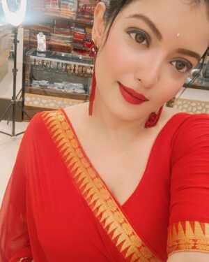Puja DebNath Instagram - ❤️🤞
#saree 
#sareeloveforever 
#red