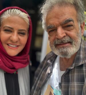 Rabeh Oskouie Instagram - .
😂خنده بر هر دردی دواست 😂
@khamsehofficial 
@hamid.lolaee 
لباس: 
@iranzaminmezon 
@mahnoushteymourzadeh 

رفاقت #رابعه_اسکویی #حمید_لولایی #علیرضا_خمسه