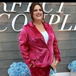 Rachel Bloom Instagram - Yes, this makes sense that @donna_lynne_champlin is one of the stars of Netflix’s #1 TV show, this is the way the world should be.