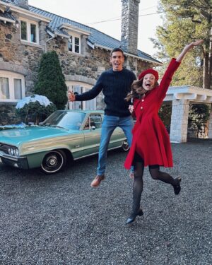 Rachel Boston Instagram - Nothing says Thanksgiving like gathering around the TV for a Christmas movie! Tune in Nov 28th!! #countdowntochristmas @hallmarkchannel