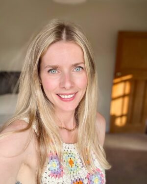 Rachel Hurd-Wood Instagram - ❤️☀️❤️☀️❤️ full heart today. Couldn’t ask for more. Now please go to bed on time tonight, kids 🫠