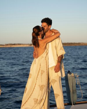 Rachel Legrain-Trapani Instagram - Sunset Time on the boat ☀️
Une journée magique sous le soleil d'Ibiza ❤️

#couple #sunset #boat #love