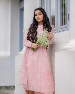 Rajisha Vijayan Instagram - 🌸🌸🌸

@bunastudio 
@jiksonphotography 
@styledbysmiji 
@laxmi_saneesh