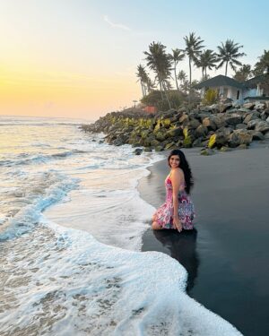 Rakshana Induchoodan Instagram - Living for these candid moments, thanks to the one who knows how to frame it perfectly !🧘‍♀️🦄💜🌊☀️🐚
