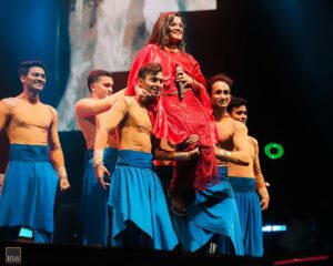 Rakshita Suresh Instagram - 🌶️🚀🎤🔥🌟

So grateful to be living the dream!! ♥️♥️🧨🧨🧿🧿✨✨
Thank you, Universe 🫶🏼

📍 @arrahman live in Singapore 🇸🇬

dream team:
Outfit @thekr.official 
Styled by @kesheennn 
Makeup @rajaveldoesmakeup 
Accessories @citygoldjewellery 
Dancers @anc_dance 
Event by @maestroproductionsglobal @unusual_ent 
@btosproductions 
📸 @mkycollective