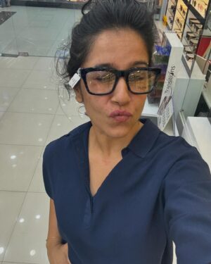 Ranjini Haridas Instagram - Looks like someone might need glasses!!!👍❤️

#iseeyou #growingolder #lovinit #whatshallweget #happiehippie #ranjiniharidas